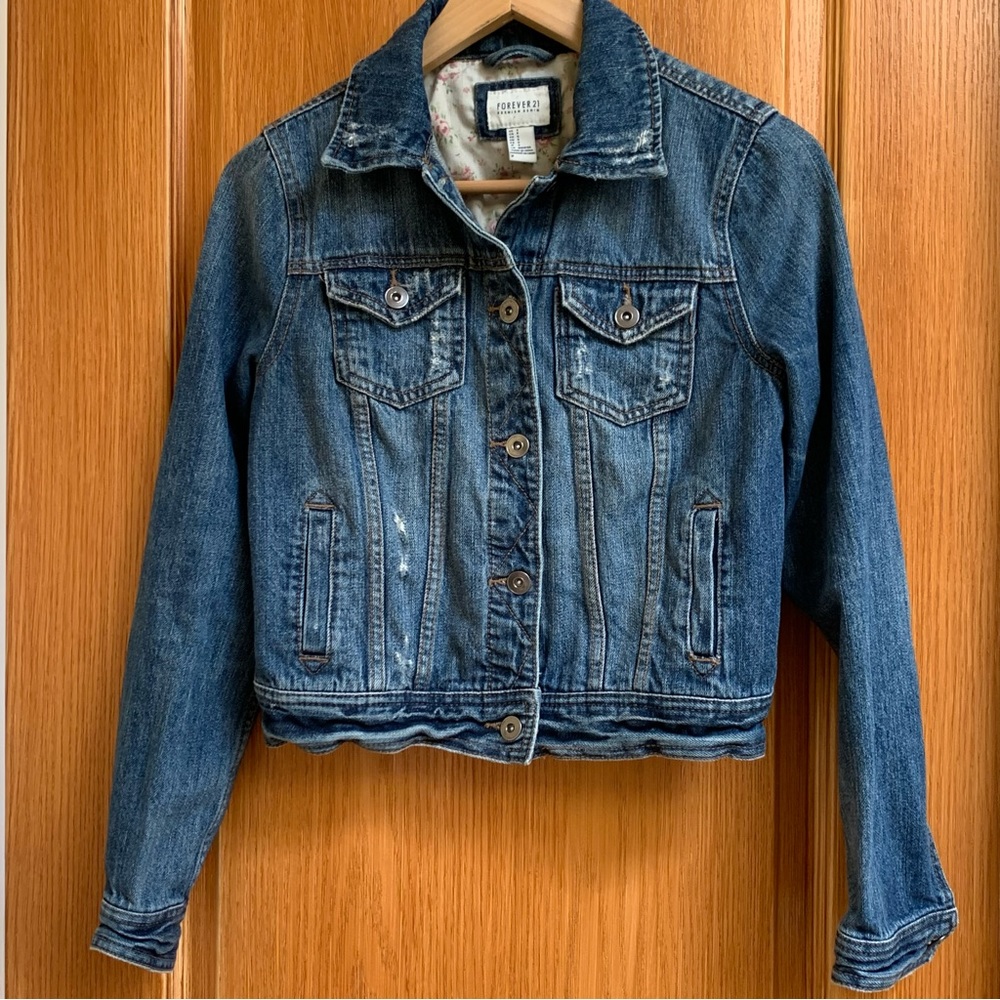 Forever 21 Womens Denim Jacket Distressed Size Small